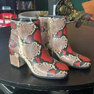 Mix no. 6 red snake print booties 6.5